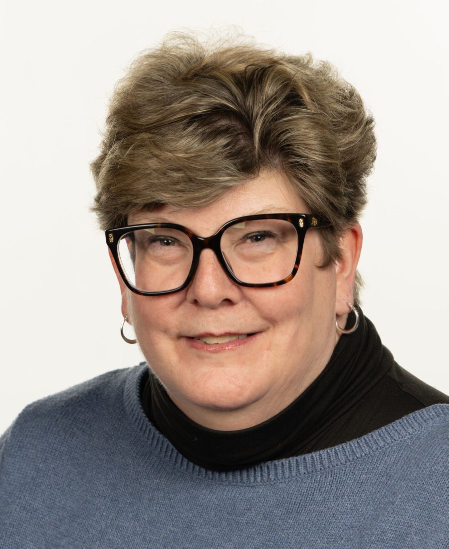 Robyn Moore headshot